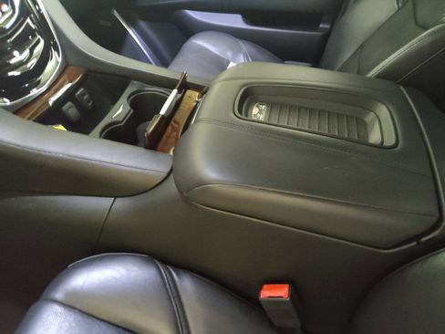 Used 2018 Cadillac Escalade Premium Luxury AWD/4WD image 26