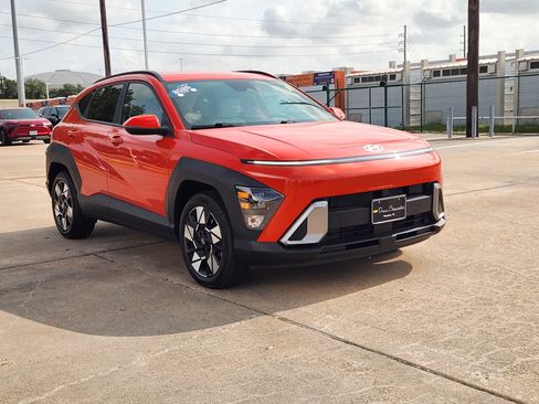 Used 2025 Hyundai Kona SEL FWD image 4