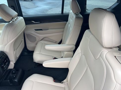 New 2025 Jeep Grand Cherokee L Limited image 23