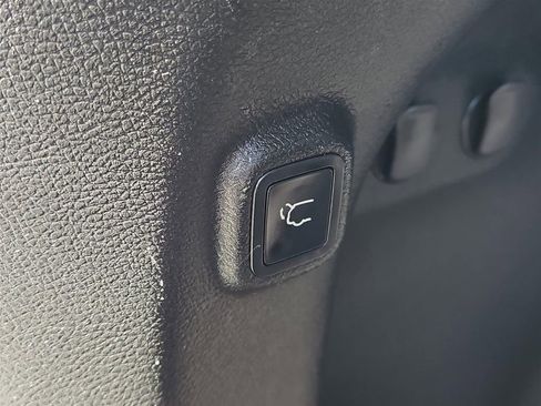 Used 2019 Jeep Cherokee Limited image 12