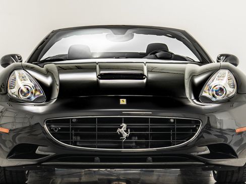 Used 2011 Ferrari California image 4