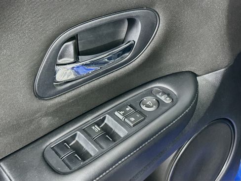 Used 2018 Honda HR-V LX image 15