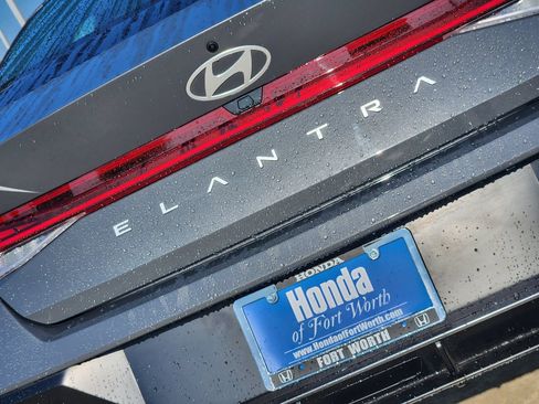 Used 2024 Hyundai Elantra SEL w/ Convenience Package FWD image 10