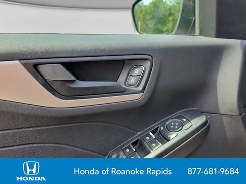 Used 2022 Ford Escape SE w/ Convenience Package FWD image 11