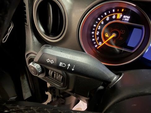 Used 2022 Jeep Gladiator Sport AWD/4WD image 29