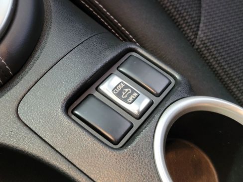Used 2013 Nissan 370Z Roadster RWD image 24