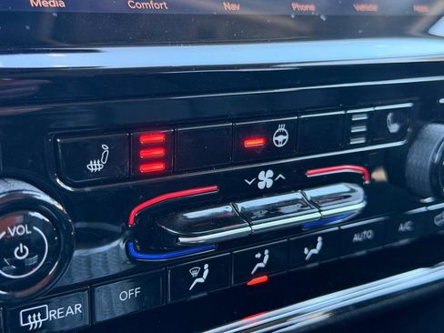 Used 2023 Jeep Grand Cherokee Limited AWD/4WD image 39