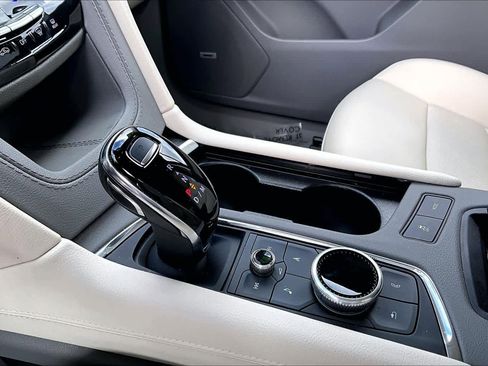 Used 2024 Cadillac XT6 Premium Luxury image 17