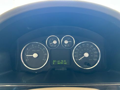 Used 2005 Mercury Montego Luxury image 41