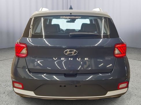 Used 2022 Hyundai Venue Limited FWD image 8