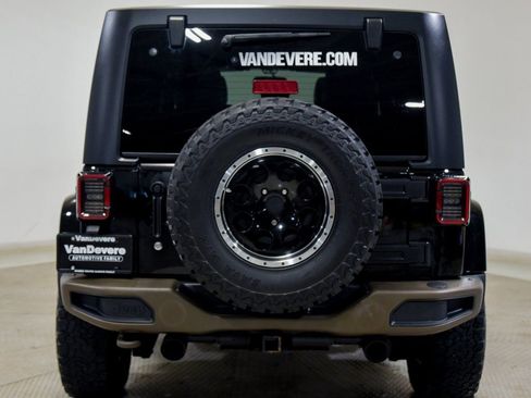 Used 2017 Jeep Wrangler Unlimited Sahara image 11
