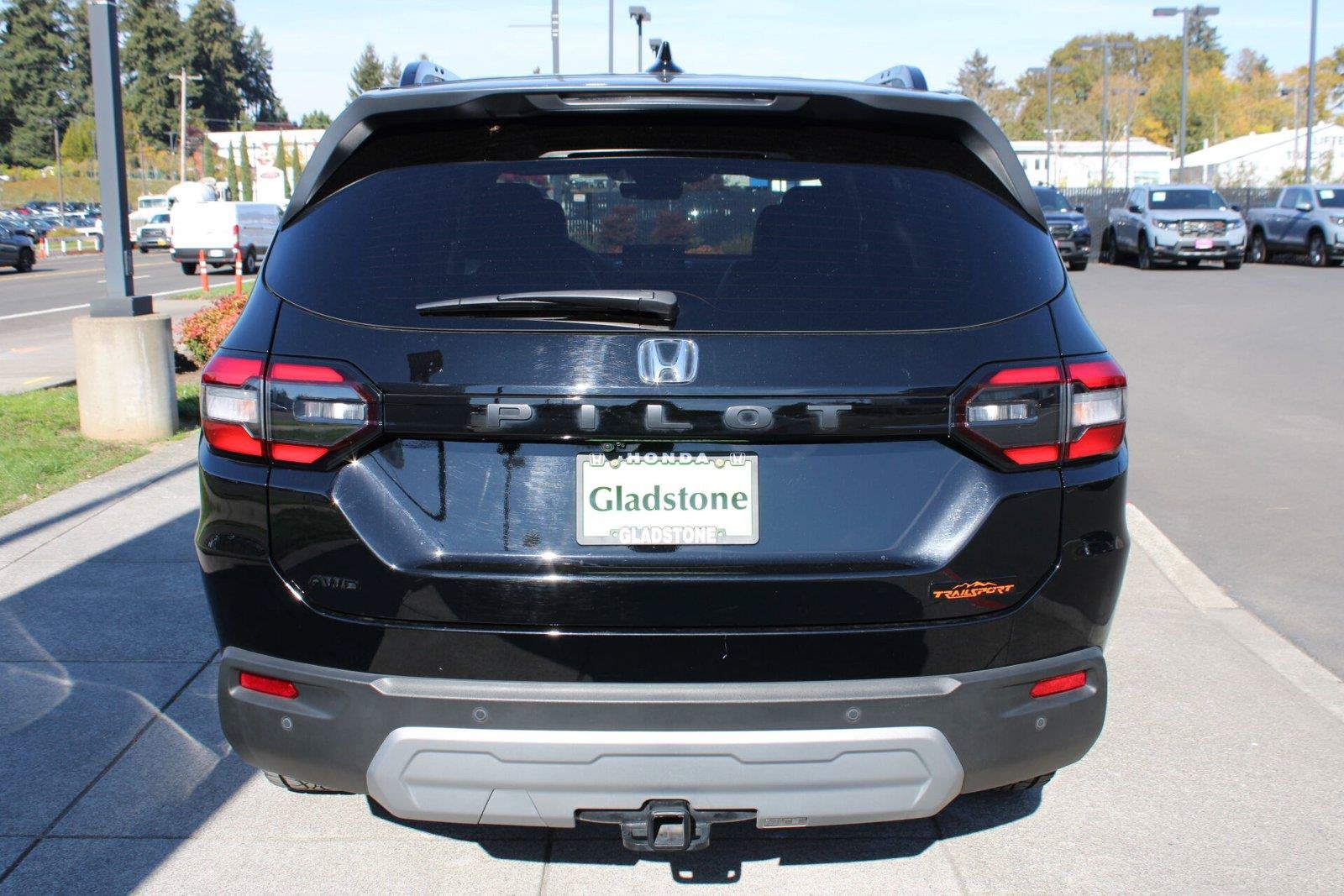 Used 2025 Honda Pilot TrailSport image 13