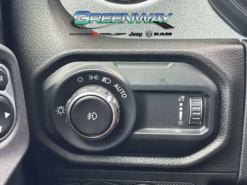 Used 2025 Jeep Wrangler Unlimited Sport AWD/4WD image 25