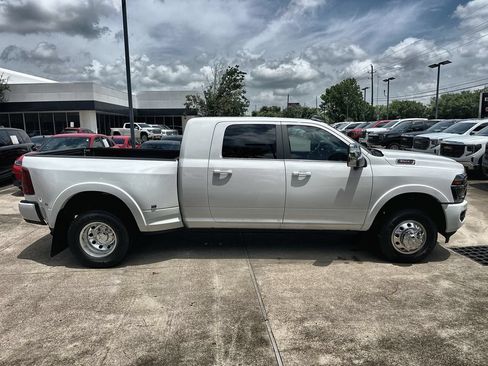 Used 2026 RAM 3500 Longhorn AWD/4WD image 10