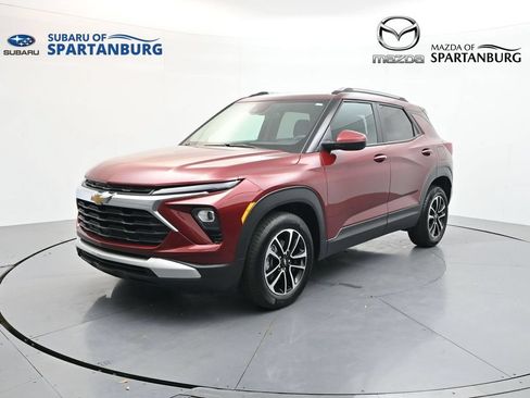 Used 2025 Chevrolet TrailBlazer LT FWD image 3