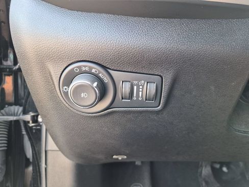 Used 2024 Jeep Compass Latitude AWD/4WD image 16