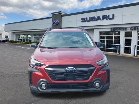Certified 2025 Subaru Outback Premium AWD/4WD image 2