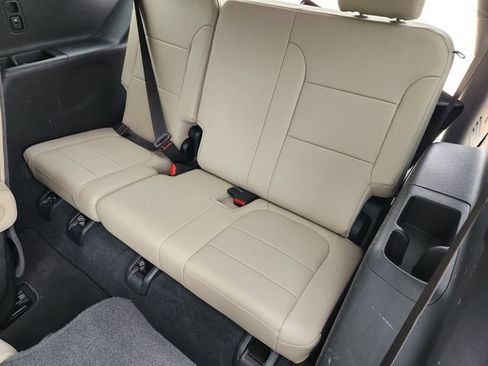 Used 2023 Chevrolet Traverse Premier FWD image 33