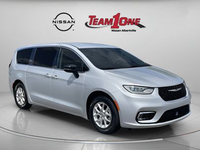 Used 2024 Chrysler Pacifica Touring-L