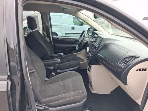 Used 2018 Dodge Grand Caravan SE w/ UConnect Hands-Free Group FWD image 28