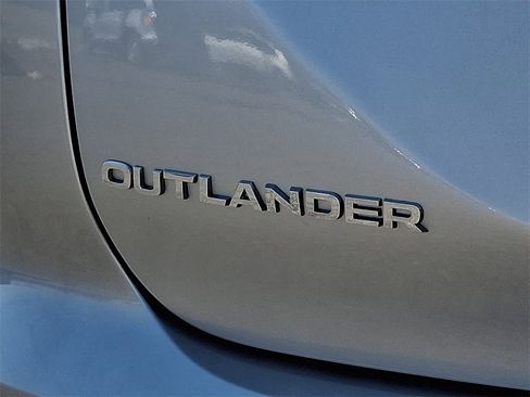 Used 2024 Mitsubishi Outlander SE image 33