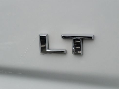 Used 2025 Chevrolet Silverado 1500 LT image 7