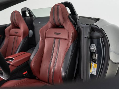 Used 2021 Aston Martin V8 Vantage Roadster RWD image 21