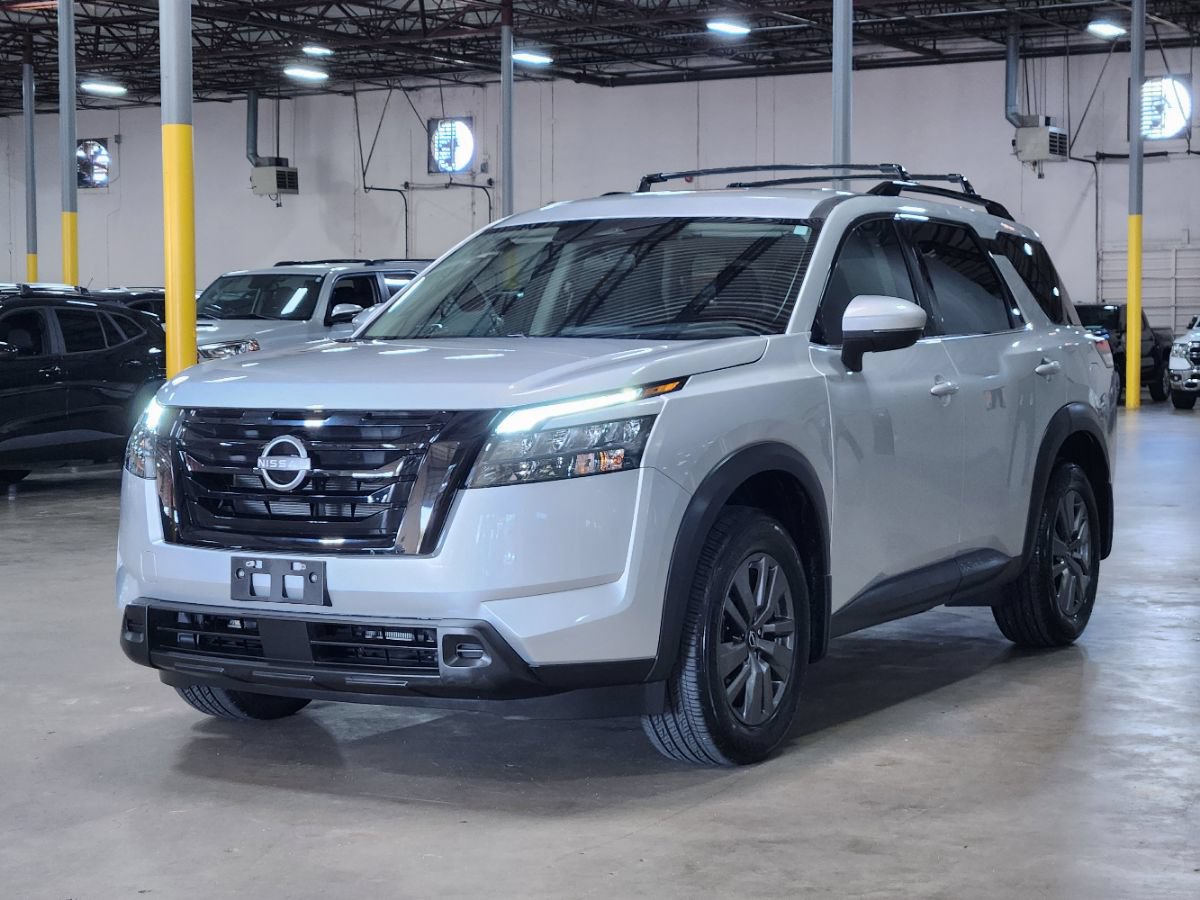 Used 2025 Nissan Pathfinder SV w/ Black Appearance Package FWD image 3