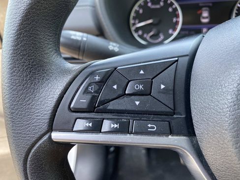 Used 2024 Nissan Sentra SV FWD image 17