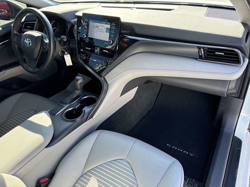 Used 2022 Toyota Camry SE image 27