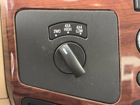 Used 2010 Ford F250 4x4 Crew Cab Super Duty image 23