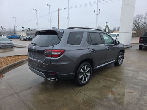 New 2025 Honda Pilot Touring image 5