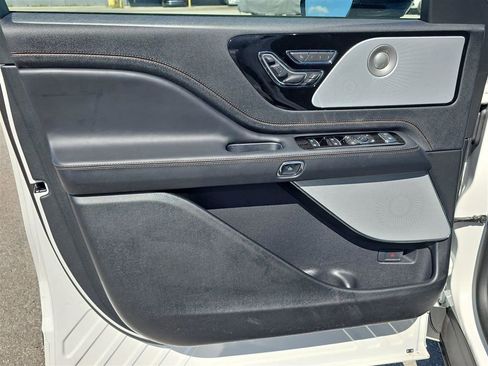Used 2025 Lincoln Aviator Black Label AWD/4WD image 16