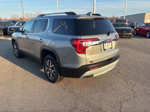Used 2023 GMC Acadia SLE w/ Driver Convenience Package image 4