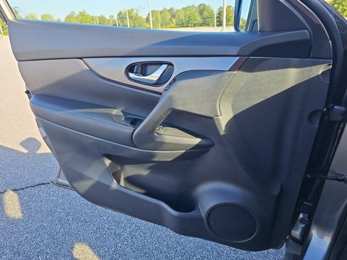 Used 2016 Nissan Rogue S AWD/4WD image 26