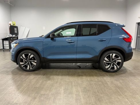 Used 2023 Volvo XC40 B5 Plus w/ Protection Package Premier image 7