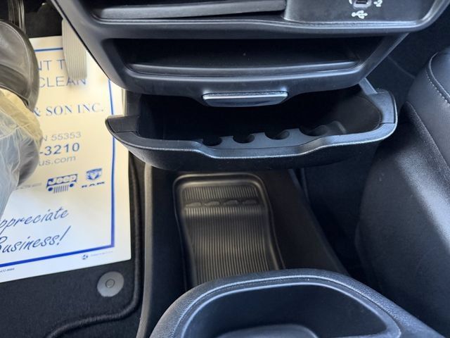 Used 2026 Chrysler Pacifica Select FWD image 26