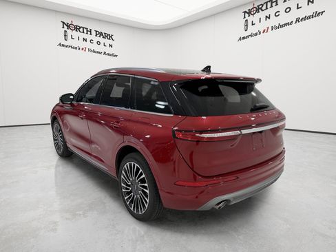 Used 2021 Lincoln Corsair Reserve w/ Equipment Group 201A AWD/4WD image 3