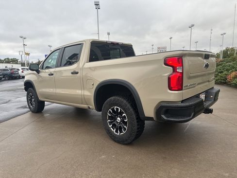 Used 2022 Chevrolet Silverado 1500 ZR2 w/ Technology Package image 7