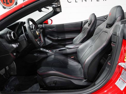 Used 2020 Ferrari Portofino image 13