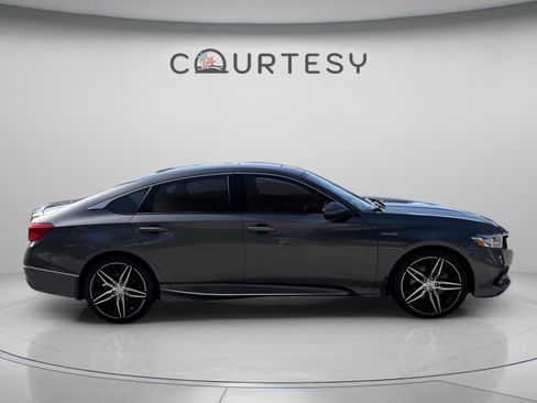 Used 2022 Honda Accord Touring image 6
