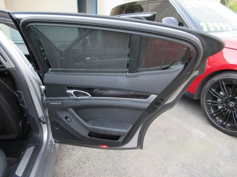 Used 2013 Porsche Panamera S image 33