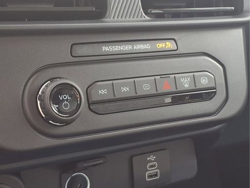 New 2026 Ford Maverick XLT w/ XLT Luxury Package FWD image 9
