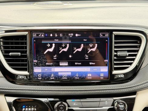 Used 2022 Chrysler Pacifica Touring-L FWD image 61