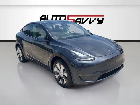 Used 2024 Tesla Model Y Long Range AWD/4WD image 1