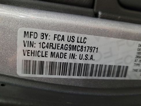 Used 2021 Jeep Grand Cherokee Laredo image 33