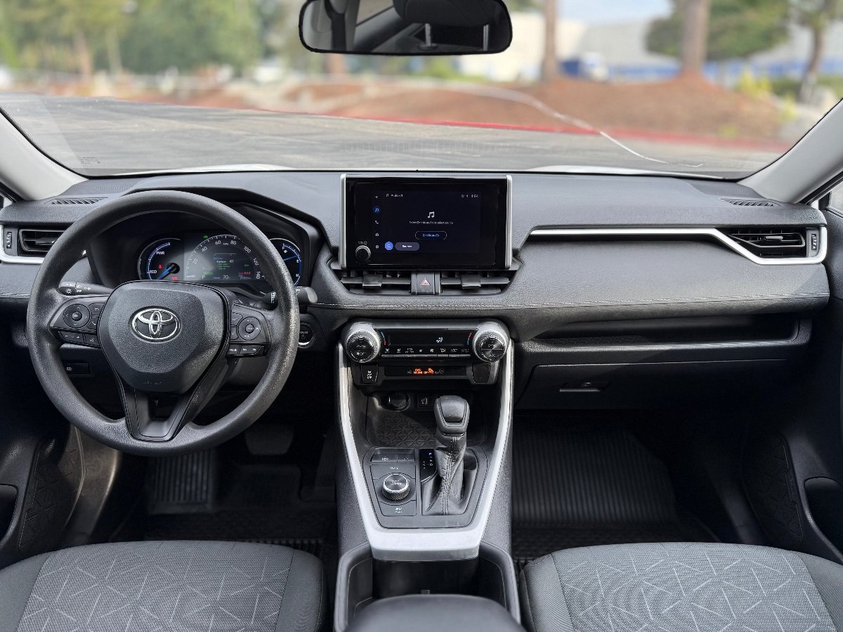 Used 2024 Toyota RAV4 XLE AWD/4WD image 22