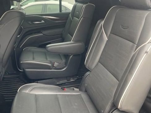 Used 2021 Cadillac Escalade Premium Luxury AWD/4WD image 9