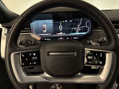 Used 2025 Land Rover Range Rover Long Wheelbase SE image 12