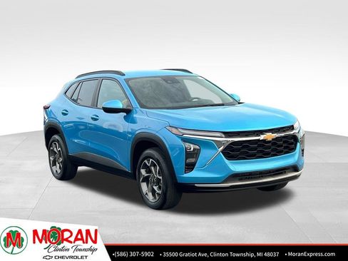 Certified 2025 Chevrolet Trax LT w/ Driver Confidence Package FWD image 9